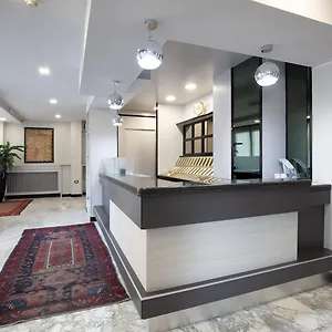 Esperia 3*, Rho Italië