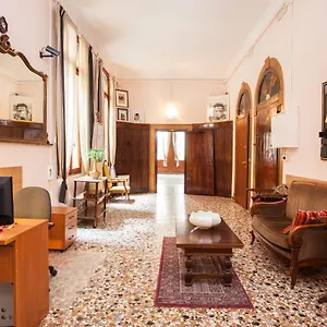 https://youthvenicepalace-san-marco.hotelinveneto.com